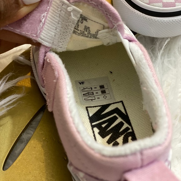 Vans - Picture 6 of 7